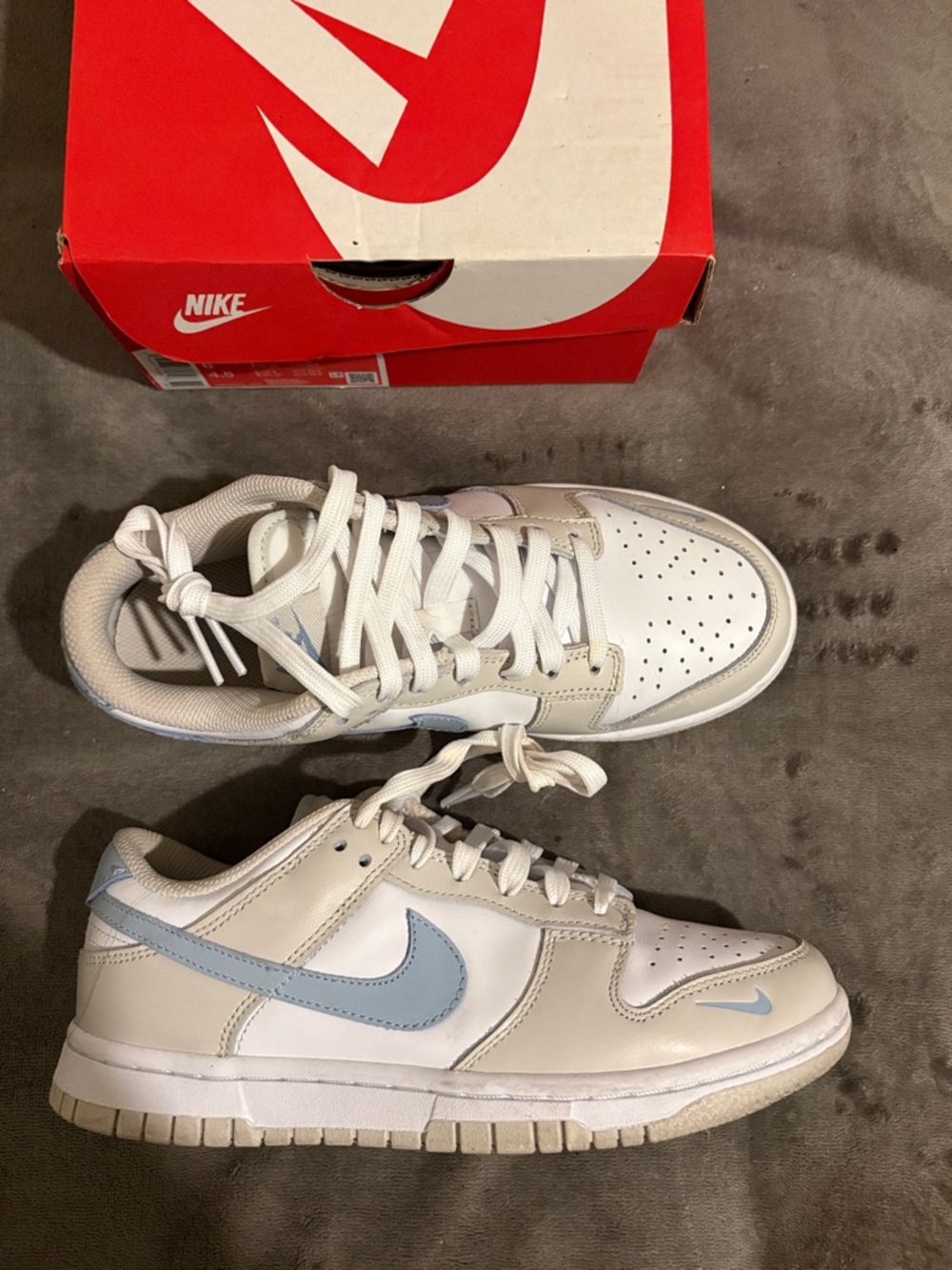 Nike Low-Top Sneakers in White & Light Blue